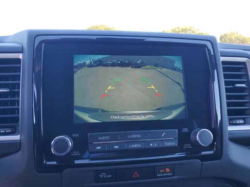 Used 2024 Nissan Frontier SV image 10