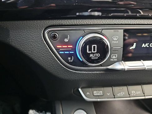 Used 2020 Audi Q5 e Premium Plus w/ Premium Plus Package AWD/4WD image 33