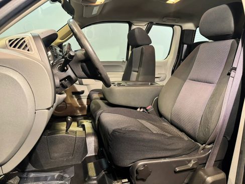 Used 2013 Chevrolet Silverado 2500 W/T w/ Snow Plow Prep Package image 9