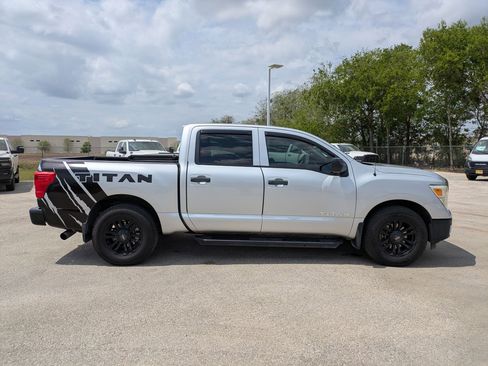 Used 2017 Nissan Titan S image 2