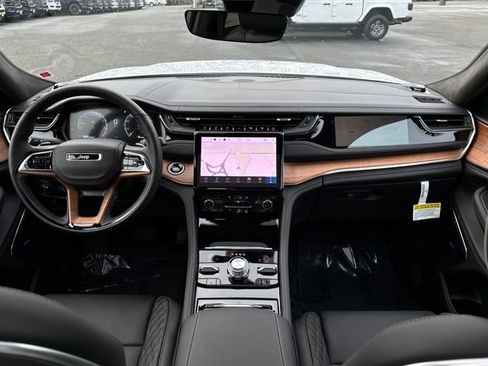 New 2025 Jeep Grand Cherokee Summit image 15