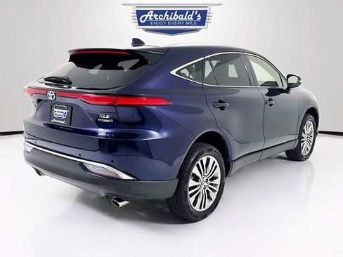 Used 2022 Toyota Venza XLE image 8