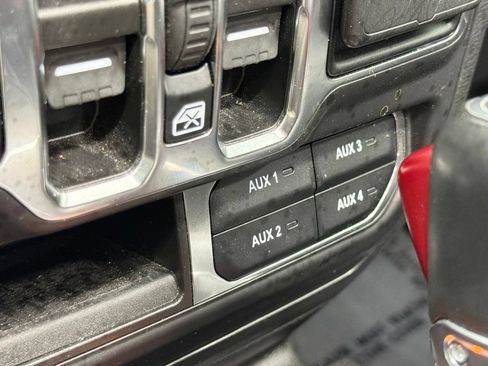 Used 2023 Jeep Wrangler Unlimited Sahara AWD/4WD image 30