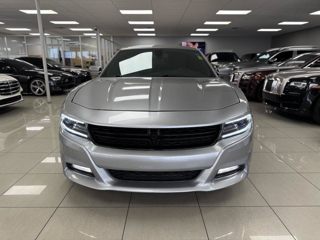 Used 2017 Dodge Charger SXT RWD image 4