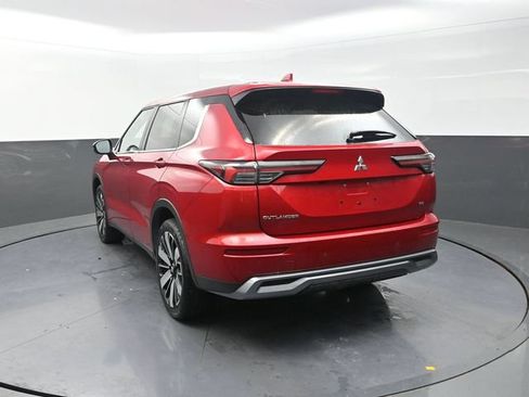 Used 2025 Mitsubishi Outlander SE FWD image 6