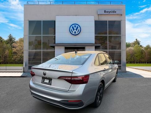Certified 2023 Volkswagen Jetta SE w/ Panoramic Sunroof Package FWD image 7