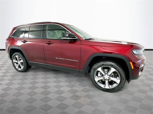 New 2025 Jeep Grand Cherokee Limited w/ Luxury Tech Group II image 3