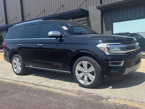Used 2024 Ford Expedition Platinum RWD image 3