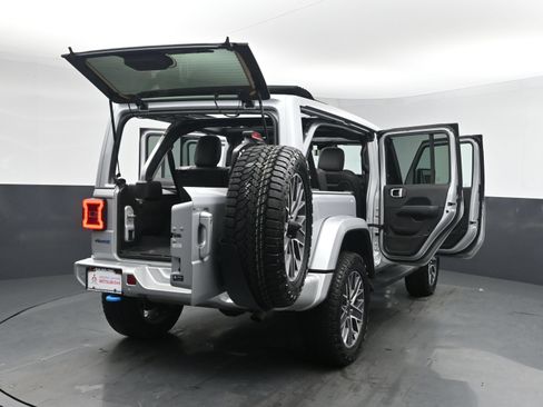 Used 2024 Jeep Wrangler High Altitude AWD/4WD image 27