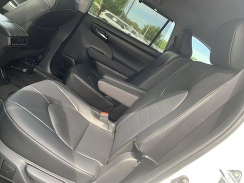 Certified 2026 Toyota Highlander XLE image 10