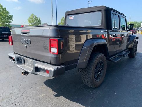Used 2023 Jeep Gladiator Sport AWD/4WD image 3