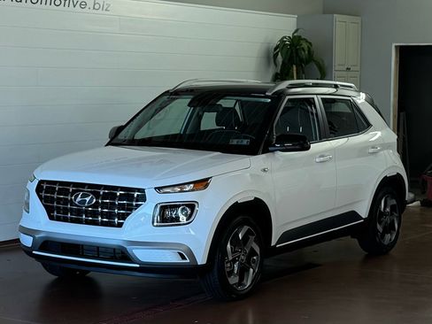 Used 2022 Hyundai Venue Limited image 7