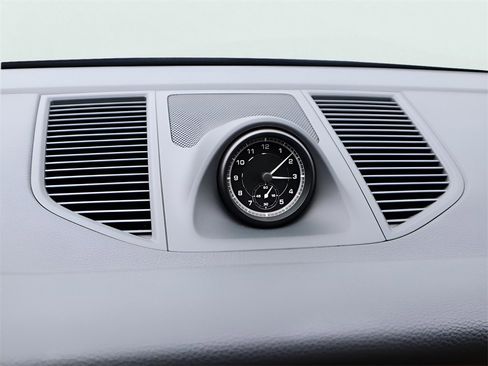 New 2025 Porsche Macan image 22