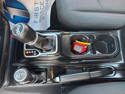 Used 2018 Jeep Wrangler Unlimited Sport S image 24