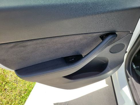 Used 2021 Tesla Model Y 2WD image 9