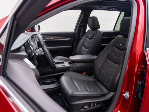 Used 2025 Cadillac XT6 Premium Luxury w/ Platinum Package AWD/4WD image 15