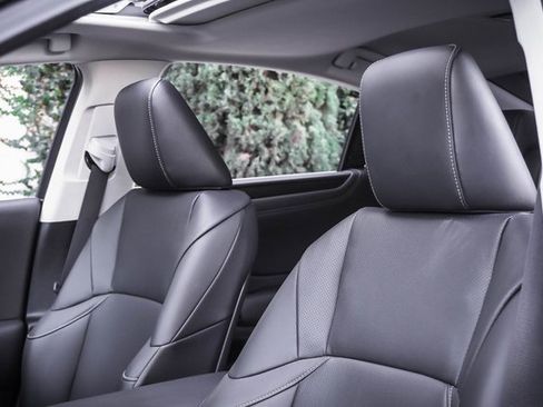 Certified 2025 Lexus ES 300h w/ Premium Package image 10