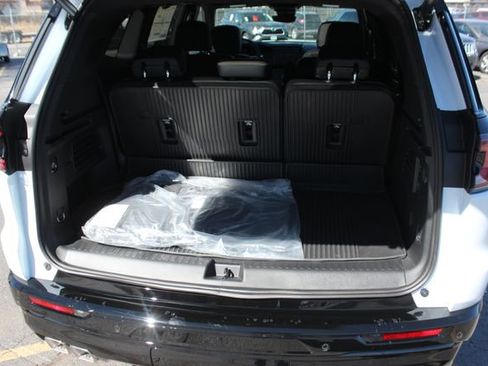 New 2026 GMC Acadia Denali Ultimate w/ LPO, Floor Liner Package AWD/4WD image 60