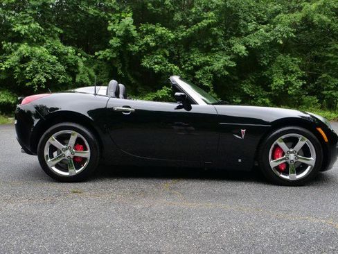 Used 2007 Pontiac Solstice GXP w/ Premium Package RWD image 37