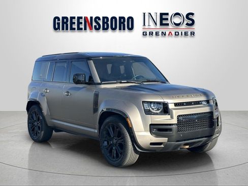 Used 2025 Land Rover Defender 110 AWD/4WD image 7