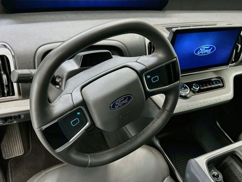 Used 2025 Ford Expedition Active AWD/4WD image 18
