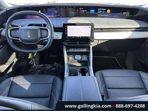 Used 2024 Lincoln Nautilus Premier image 11