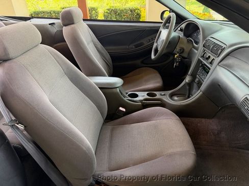 Used 2002 Ford Mustang Convertible RWD image 48