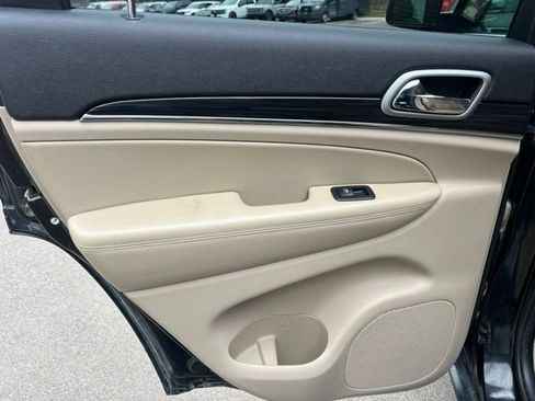 Used 2019 Jeep Grand Cherokee Limited AWD/4WD image 17