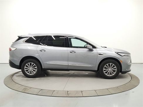 Used 2024 Buick Enclave Premium image 8