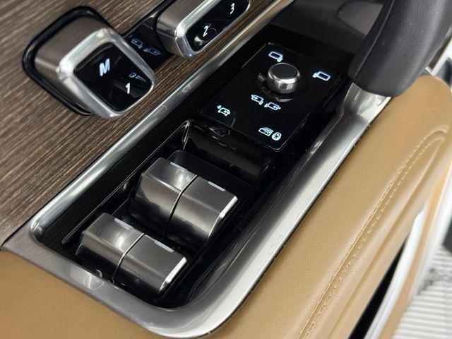Certified 2025 Land Rover Range Rover Autobiography AWD/4WD image 22