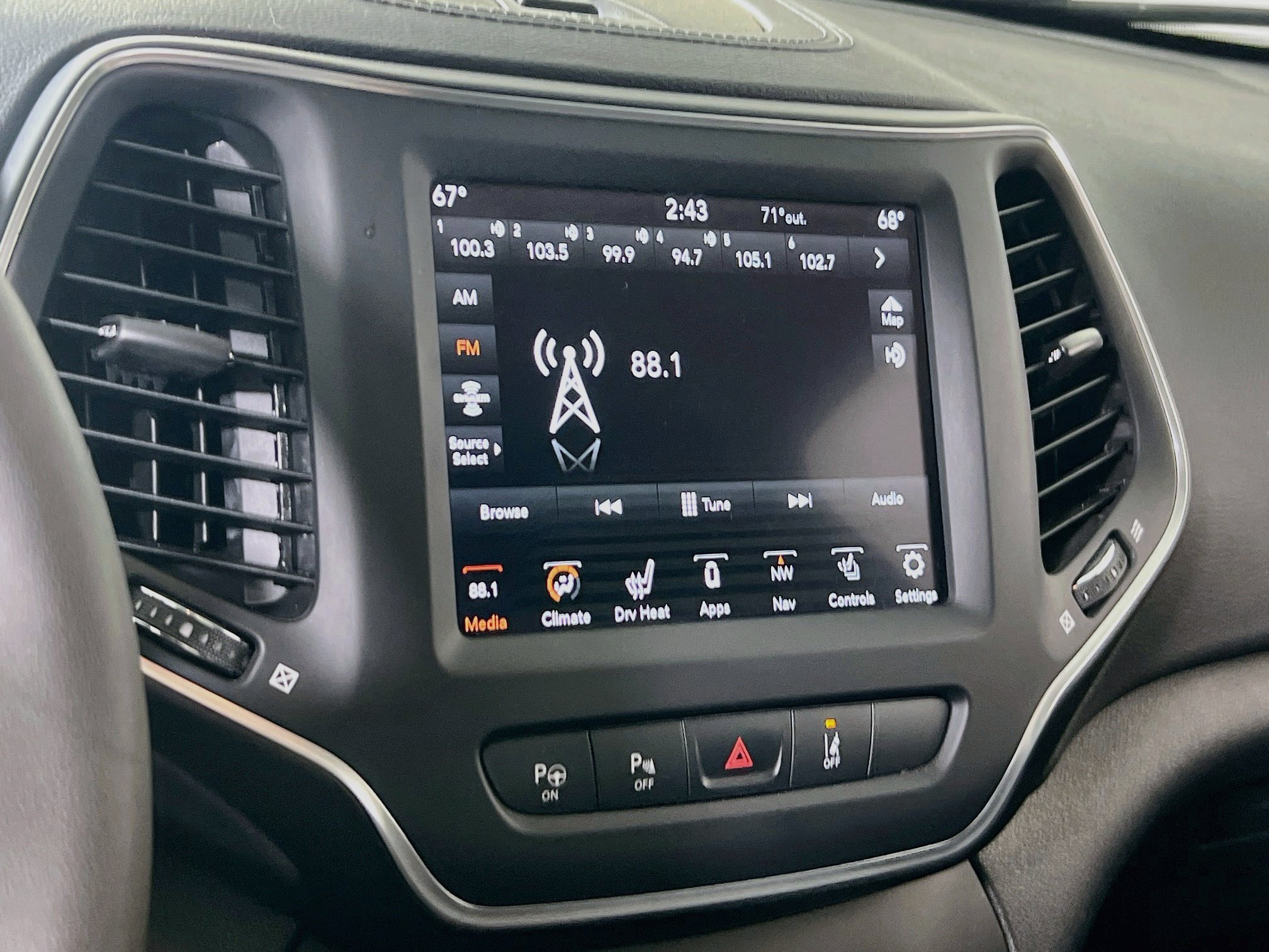 Used 2023 Jeep Cherokee Altitude Lux w/ Lux Elite Package AWD/4WD image 15