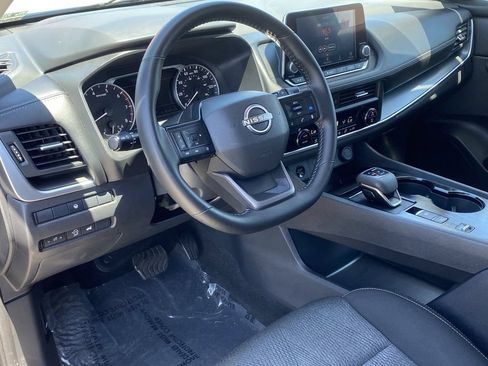 Used 2025 Nissan Rogue SV FWD image 21