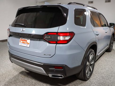 Used 2025 Honda Pilot Elite image 7