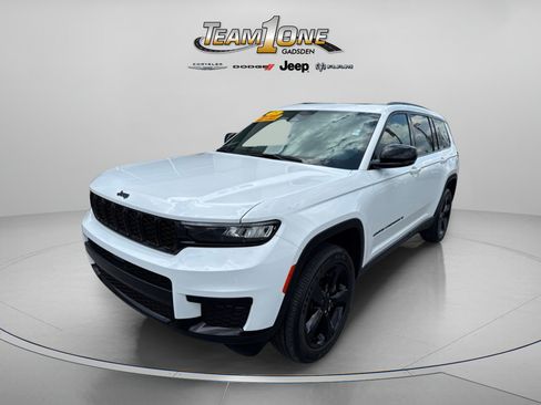 Used 2023 Jeep Grand Cherokee L Laredo RWD image 4