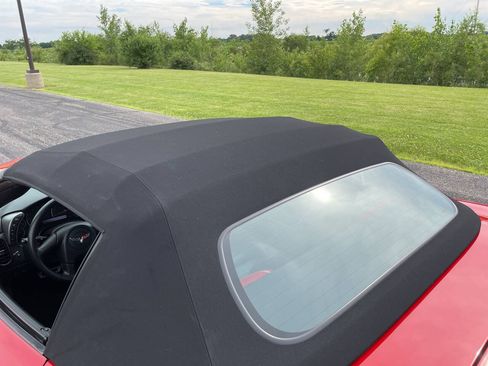 Used 2005 Chevrolet Corvette Convertible w/ Preferred Equipment Group RWD image 22