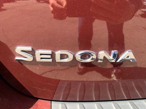 Used 2016 Kia Sedona LX w/ LX Convenience Package FWD image 28