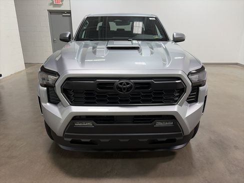 New 2025 Toyota Tacoma TRD Sport image 8