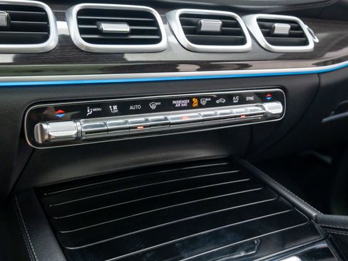 Used 2023 Mercedes-Benz GLS 450 4MATIC image 26