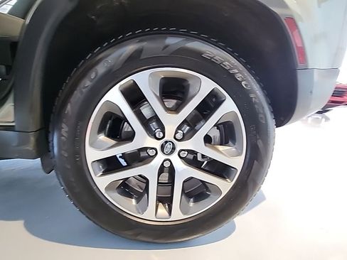 Used 2022 Land Rover Defender 110 SE image 16