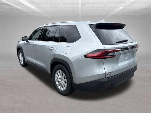 Used 2025 Toyota Grand Highlander FWD image 3