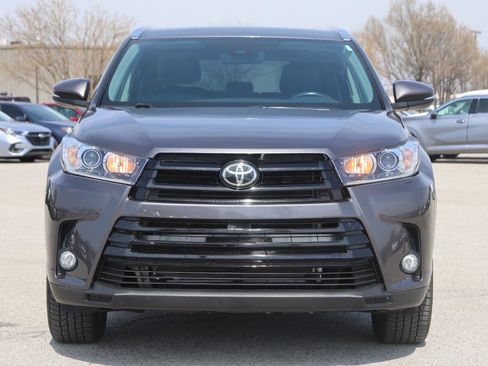 Used 2019 Toyota Highlander XLE image 2