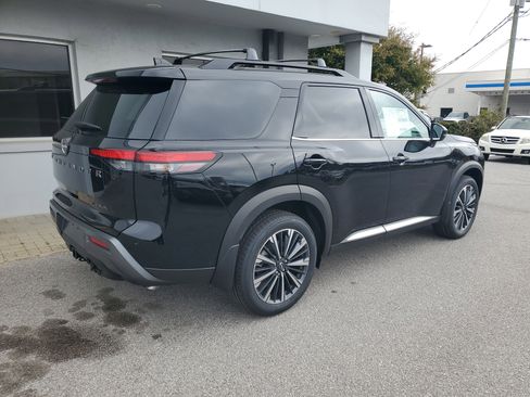 New 2026 Nissan Pathfinder Platinum image 3
