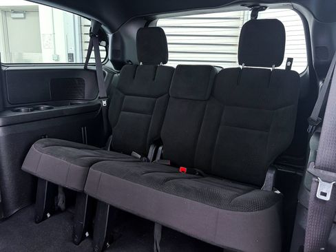 Used 2020 Dodge Grand Caravan SE FWD image 24