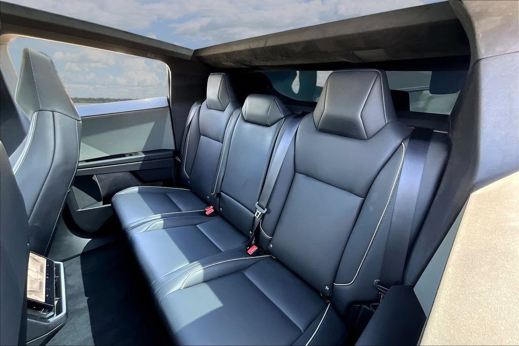 Used 2024 Tesla Cybertruck AWD Crew Cab image 20