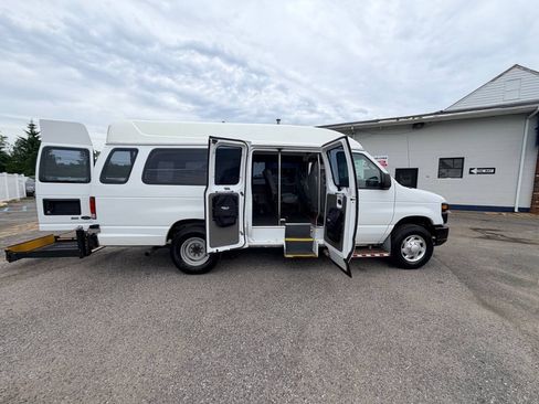Used 2014 Ford E-350 and Econoline 350 Extended Super Duty w/ Power Group RWD image 38