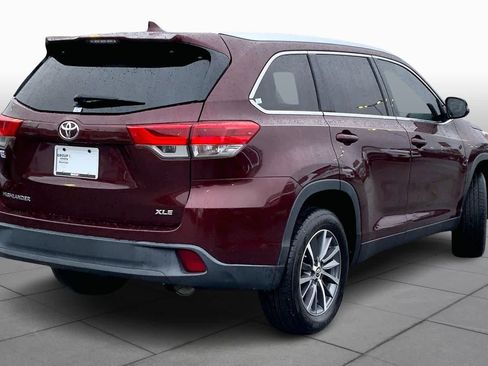 Used 2019 Toyota Highlander XLE image 12