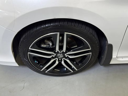 Used 2016 Honda Accord Touring image 23
