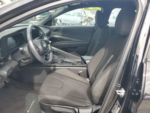 Certified 2025 Hyundai Elantra Sport image 17