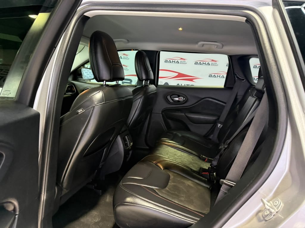 Used 2020 Jeep Cherokee Trailhawk AWD/4WD image 43