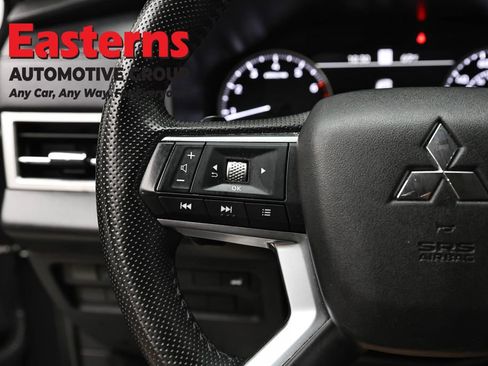Used 2025 Mitsubishi Outlander SE AWD/4WD image 15